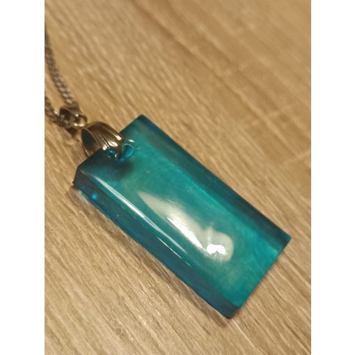 Nyaklánc kék téglalap medállal